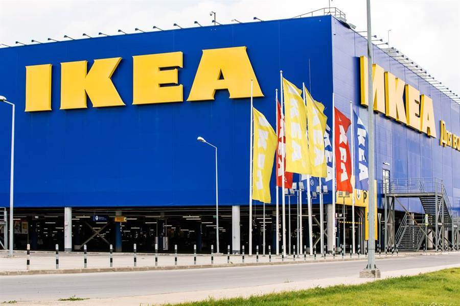 近幾個月來IKEA的鯊魚抱枕引起民眾瘋搶，如今許多店家都已經賣到缺貨 (圖／達志影像)