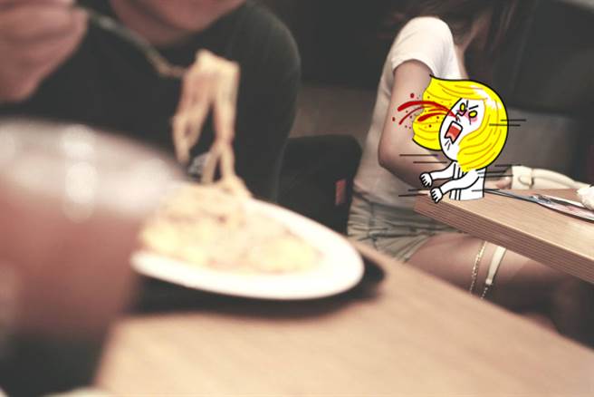 正妹侧面炸出飞弹 网歪：肚子也…(图片取自/加藤军路边随手拍)