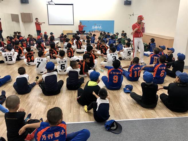 味全龙基层棒球训练营室内部分。（味全龙提供／廖德修台北传真）