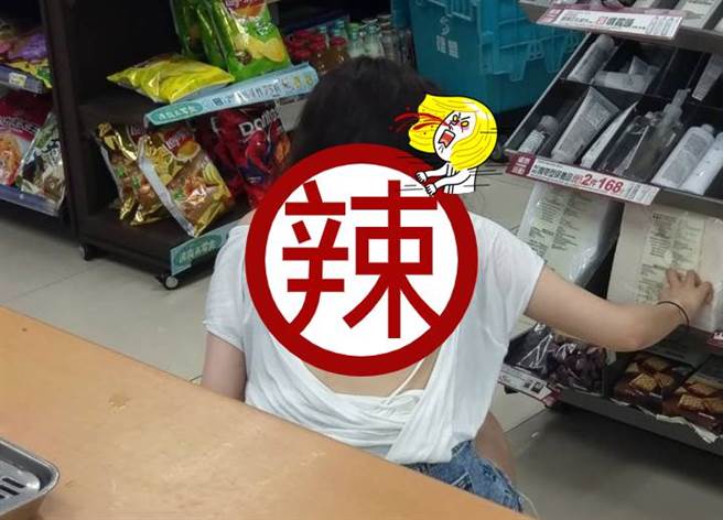 超商正妹背面開大洞 羞露一片肉色(圖翻攝自FB/加藤軍路邊隨手拍)