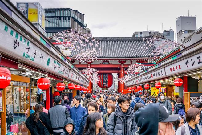 有一种衣服几乎不会看到日本人在街上穿，也最容易被辨别出是观光客。(达志影像)