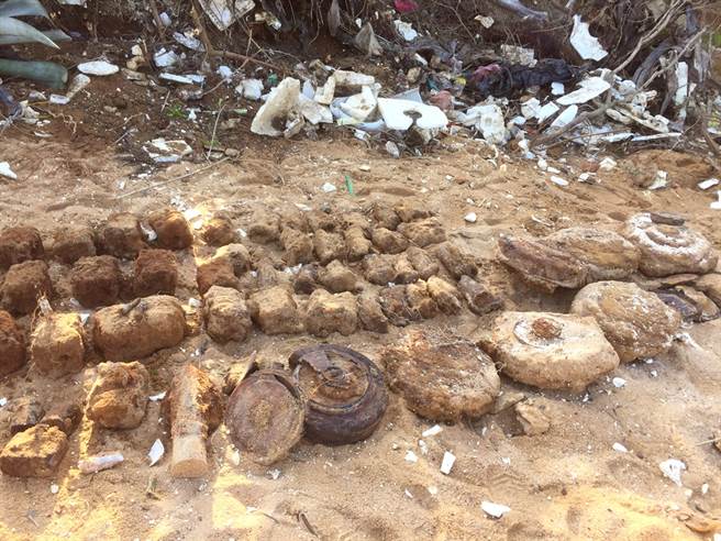 馬來西亞怡保市一處正在開挖的鐵路工程，24日平安夜竟挖出89枚日本佔領時期留下的未爆彈，開挖工程被迫暫時停工。圖為示意圖，非怡保挖出的未爆彈。（示意圖／中央社）