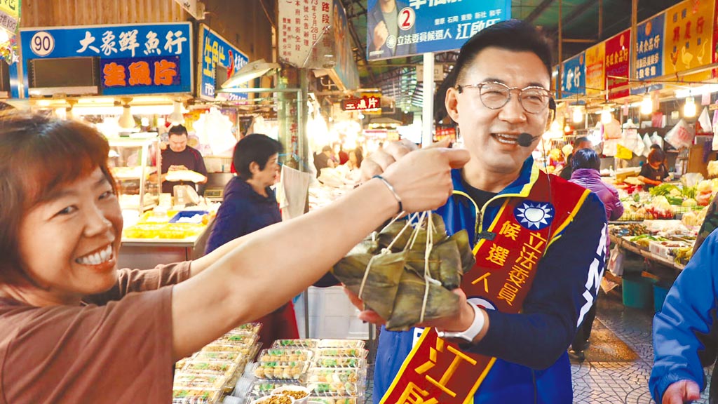 台中选区蓝绿选将周末狂扫菜市场催票 社会 中国时报