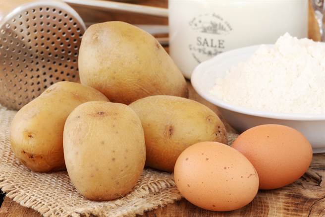 地瓜跟鸡蛋一起吃容易消化不良？营养师表示，有一种人不适合。(示意图/达志影像)