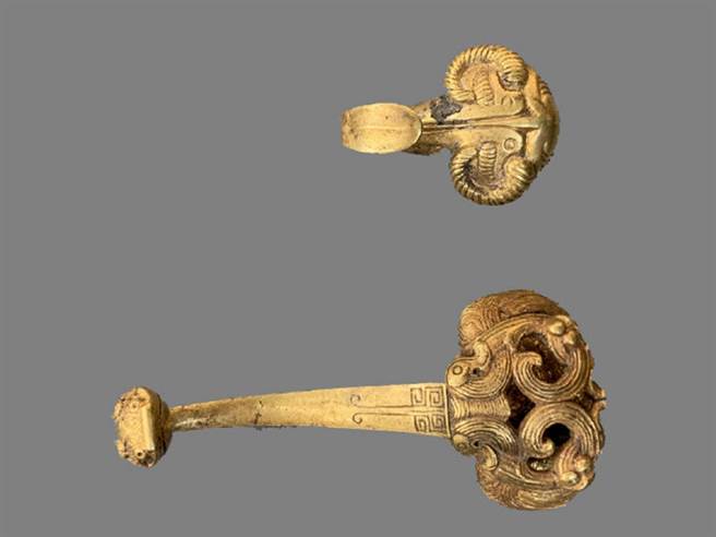秦始皇陵外城西一号墓中发掘出的金器。（图／微博@王朝的废墟）