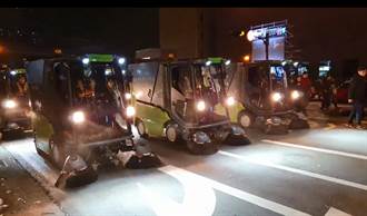 6掃街車、600志工 1小時恢復北市跨年街道