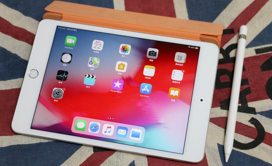 iPad mini 5 搭配聰穎保護蓋以及Apple Pencil(第一代)。(黃慧雯攝)