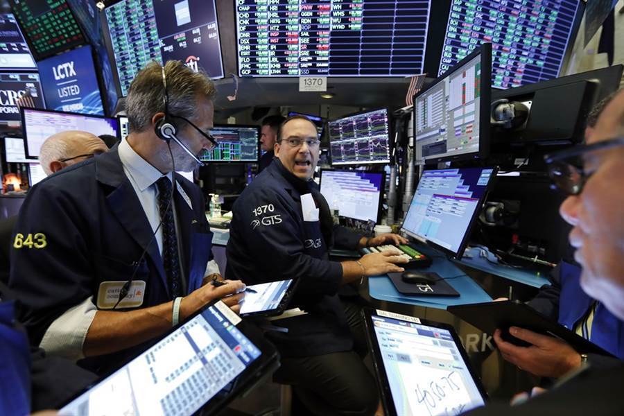 美伊緊張衝突升溫，導致全球股市嚇跌。 （美聯社）