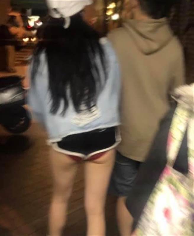 網友認為露出內褲瞬間不性感(圖片取自/加藤軍路邊隨手拍)