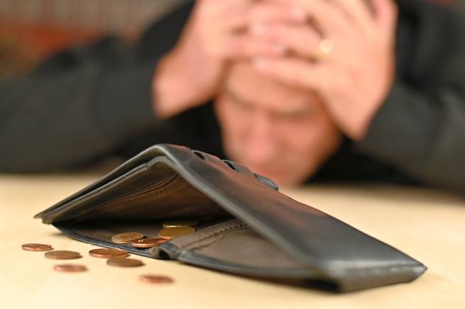 月薪未满30K该换工作？过来人吐2字真言(示意图/ 取自达志影像)