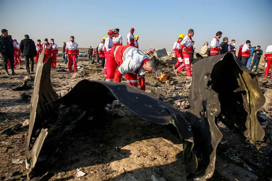 一架烏克蘭國際航空波音客機8日起飛後不久便墜毀。（圖／路透社）