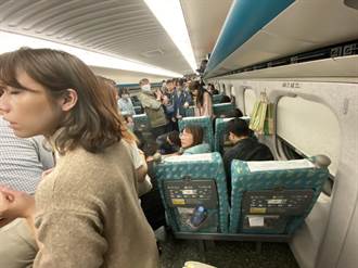 獨家》韓女遊客高鐵上昏倒 眾人合力搶救