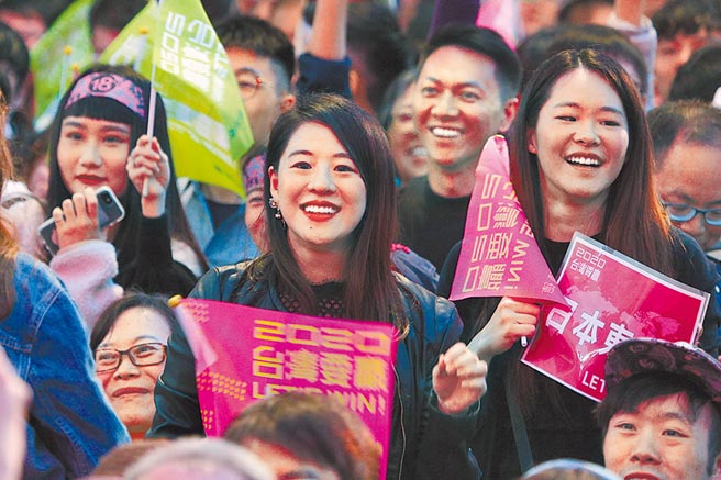 大陸一家涉台單位12日內部座談，與會人士稱，大陸沒看清楚台灣社會真實情況，沒注意到台灣年輕人投票行為已經變了，會在心裡支持、在網路聲援，但懶得去現場湊熱鬧搖旗吶喊。（黃世麒攝）