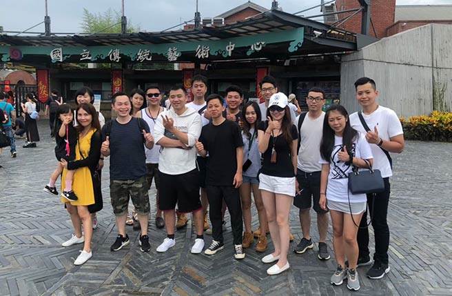 员工旅游邀请亲朋好友一起出游!