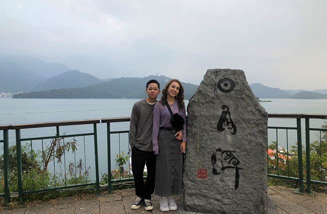 蓝弘智与女友交往多年，期待可以早日将女友娶回家!