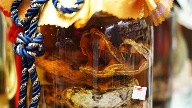 租店挖出蛇头酒 浸泡30年好惊悚(示意图/达志影像)