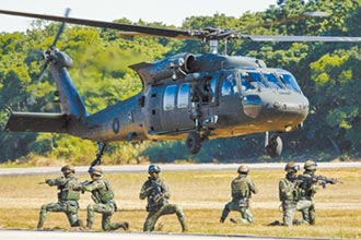 軍方不再續購黑鷹直升機