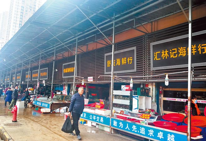 2019年12月31日，武汉华南海鲜批发市场当时还正常营业。（中新社）