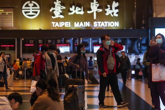 台湾已出现首例武汉肺炎确诊病例，海巡署金马澎分署第一○岸巡队22日通令加强海上巡缉，港口安检及岸际巡逻等，强化边境管制，避免疫情入侵。（中央社）