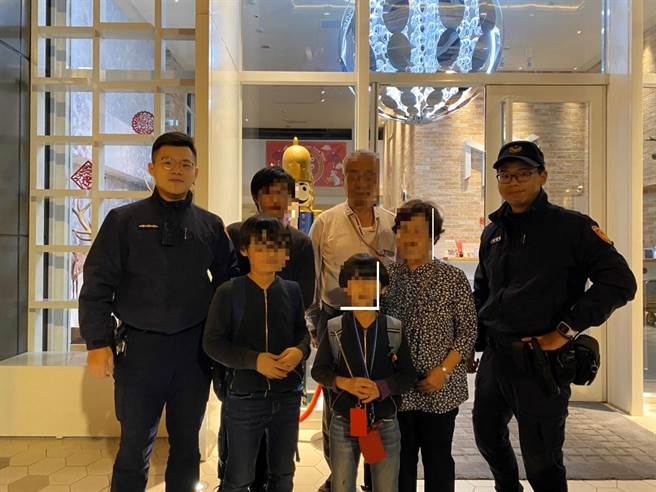 大津新司非常感謝警方火速找到走失兩男童，直說日後會再重遊台灣。（清水警分局提供／陳淑娥台中傳真）