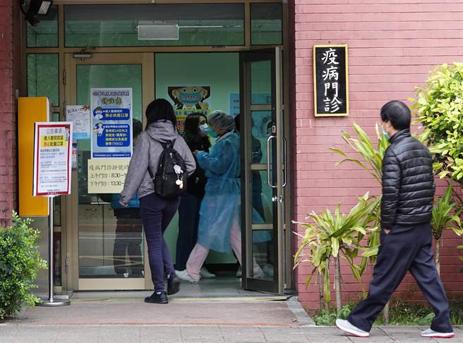 台大醫院啟動「疫病門診」，若民眾有中國大陸旅遊史且有發燒或者呼吸道症狀，就轉往疫病門診就醫，避免和其他看病病人停留在同一空間。（黃世麒攝）