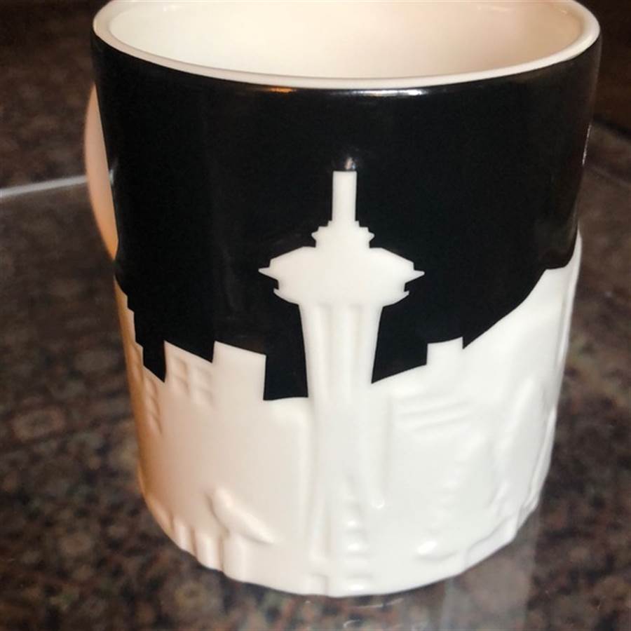 陳偉殷手上的是星巴克推出的西雅圖城市杯。（截自poshmark／鄧心瑜傳真）