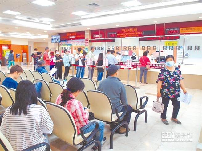 诊所也闹口罩荒，医师透露：再没口罩恐休诊。（示意图/洪荣志摄）