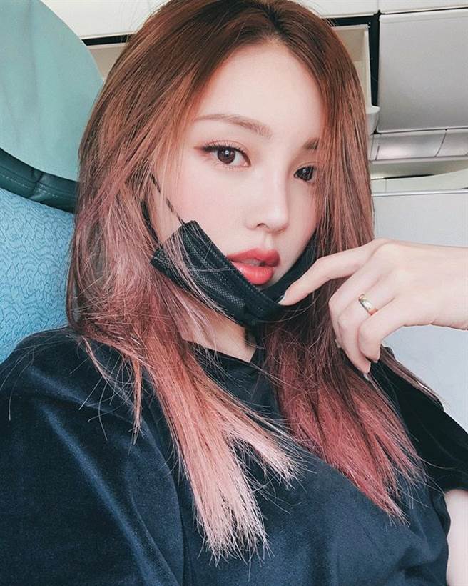 PONY的口罩妆重点在于眼妆。（图／IG@ponysmakeup）