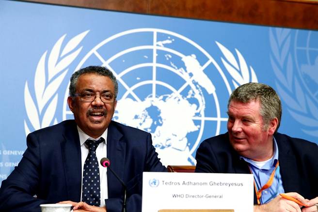武漢肺炎疫情升溫，世界衛生組織（WHO）的行為卻爭議不斷。圖為WHO秘書長譚德塞（左）與突發衛生事件執行主任萊恩1月29日召開記者會的畫面。（圖／路透社）