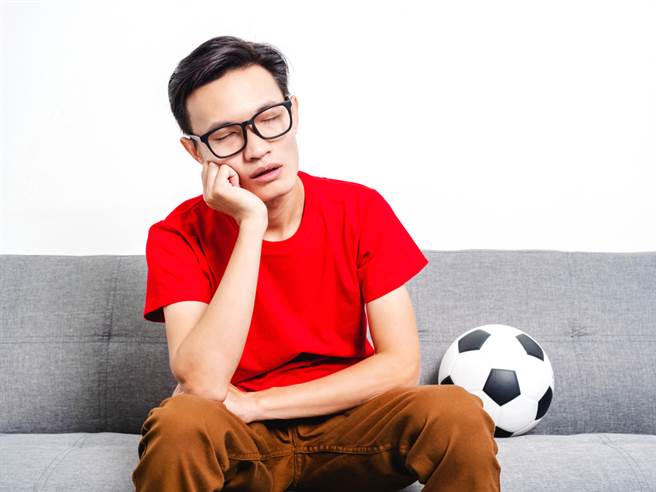 花30万看超级杯 男张嘴猛睡网炸锅(示意图/达志影像)