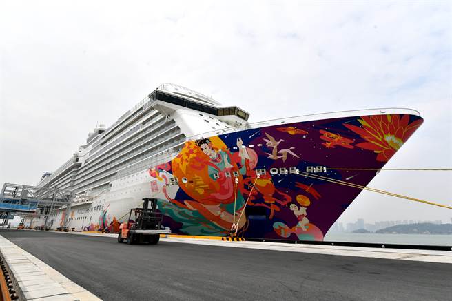 世界梦号邮轮3人确诊武汉肺炎，船上涉可能感染人数高达6000余人，包含上下船旅客4482名、船员1814名。（图／中央社）