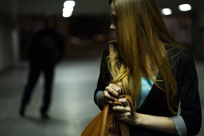 妇成功买到口罩 路上惨被劫 网嘆：口罩不露白(示意图／达志影像)