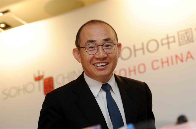 soho中国董事会主席潘石屹经常出席公眾场合，但在救助灾难的捐款上一向缺席，这次肺炎疫情同样没捐款，竟还上网蹭热度，遭网民狂酸。（图／中新社）