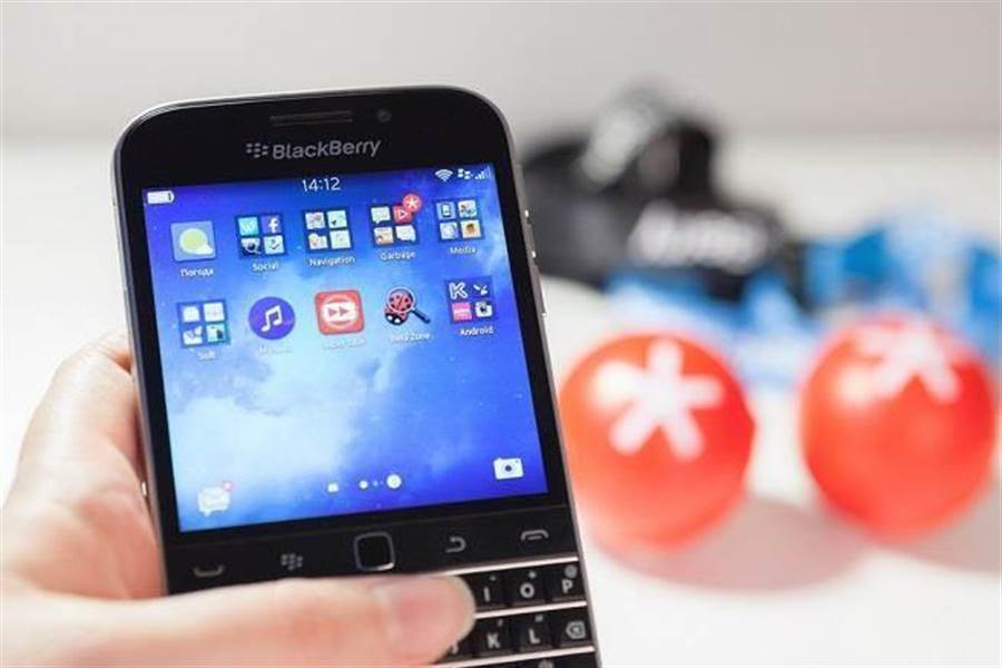 BlackBerry(黑莓)手機將在 8 月停賣，可謂是一代經典殞落。(達志影像／shutterstock提供)
