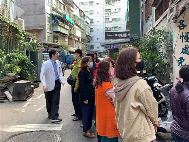老伯戴口罩逛市場 一看後座乘客鼻酸(示意圖/中時資料庫/戴上容攝)