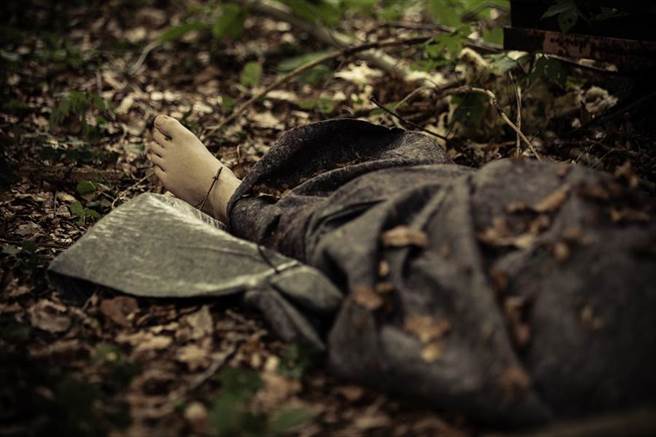 卖家产投奔小13岁男 她惨变尸体塞行李箱(示意图/达志影像)