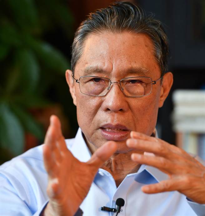 锺南山认为疫情拐点还要几天，新增病例是最关键的指标，现在看起来它没有继续明显增高，这是个好事。（图／新华社）