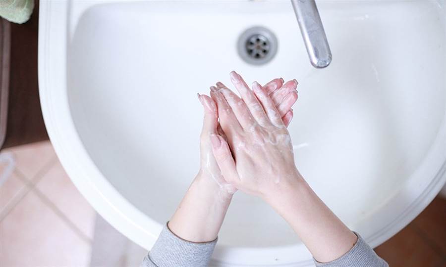 減少病毒上身，勤洗手、戴口罩防護也是中醫認為的基本要件。（圖片來源：Pixabay）
