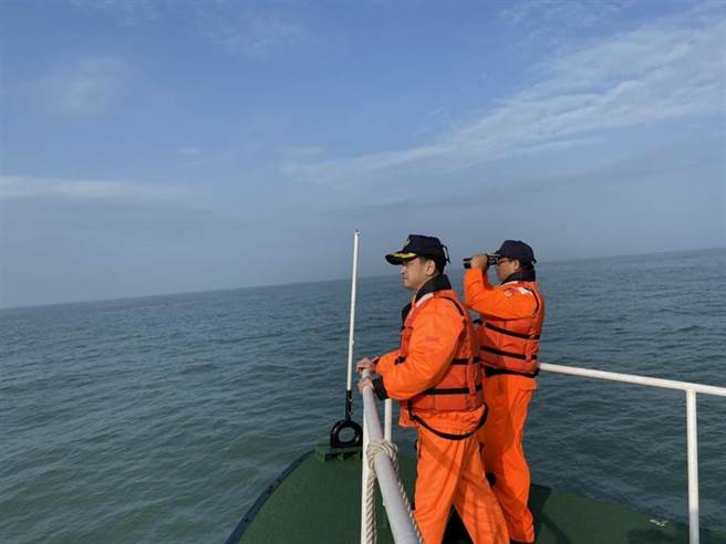 馬祖海巡隊10日獲報大陸籍「閩連漁60418號」漁船船上5人失蹤，派遣艦艇至馬祖海域協助搜救。（海巡署金馬澎分署提供／葉書宏連江傳真）