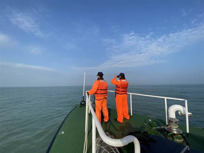 馬祖海巡隊10日獲報大陸籍「閩連漁60418號」漁船船上5人失蹤，派遣艦艇至馬祖海域協助搜救。（海巡署金馬澎分署提供／葉書宏連江傳真）