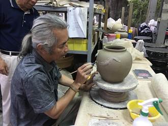 集集添興窯「傳統南投陶裝飾技法」登錄為傳統工藝