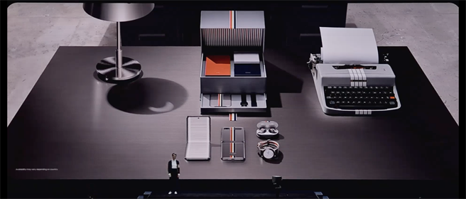 Galaxy Z Flip Thom Browne联名款。（摘自三星官网）
