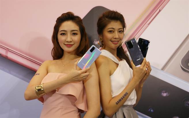 三星年度旗舰手机Galaxy S20系列（左起为S20、S20 Ultra以及S20+）已在台正式发表。（黄慧雯摄）
