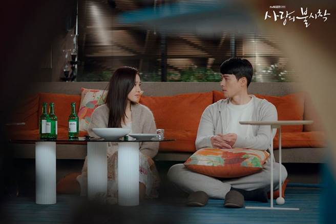 韓劇《愛的迫降》本周將迎來大結局，沒想到竟搶先曝光。（圖／翻攝自tvN臉書）
