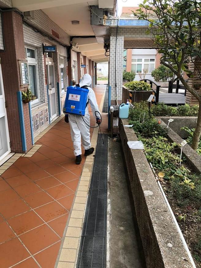 連江縣政府加強學校消毒防疫。（連江縣政府提供／葉書宏新北傳真）