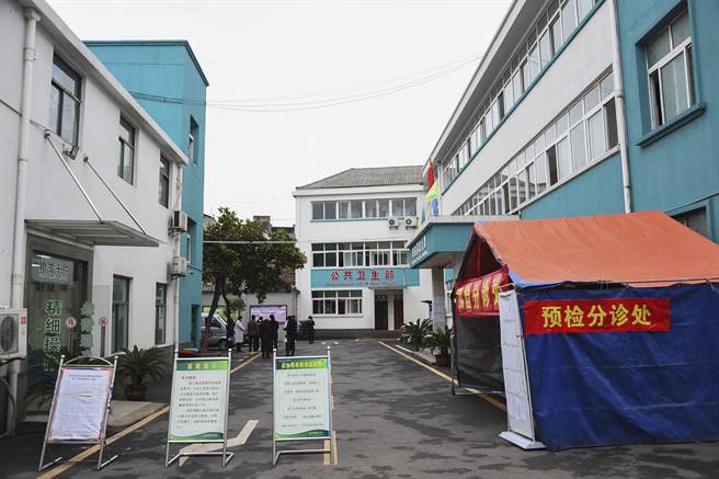 湖北孝感已公布紧急命令，全市实施实施全封闭管理，除防疫人员与民生保障人员外，其他居民一律不能外出，居民生活物资由官方统一配送，党员无条件服从组织调度参与防疫工作。（图／新华社）