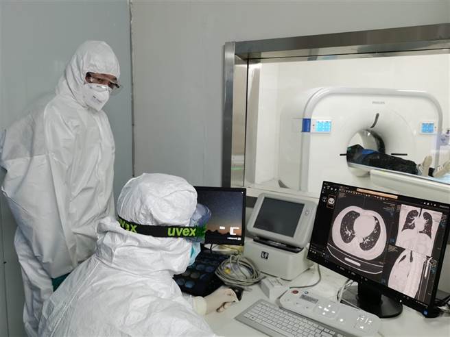 根据一份由大陆和美国卫生研究当局赞助的大规模研究指出，新冠肺炎平均潜伏期是4.75天，致死率估计3.06%，年长男性罹患机率较高。（图／中新社）