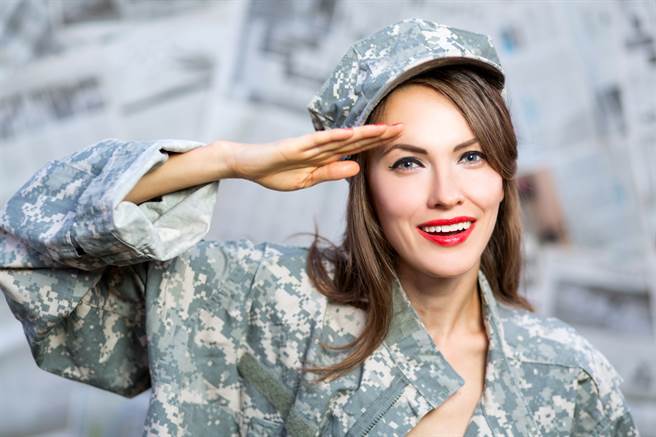 超甜女军官晒健身照 邪恶曲线掀暴动(示意图／达志影像)