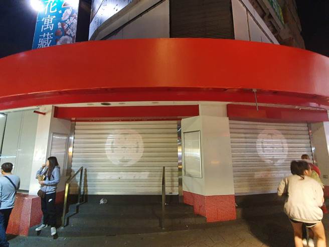 位於士林劍潭站斜對面日系藥妝店2月初驚傳收攤。（照片/《我是北投人》粉絲團授權提供。