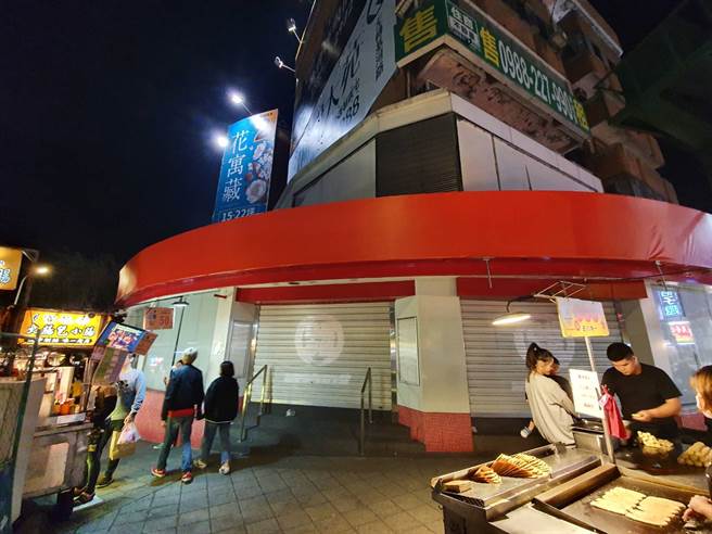 據傳捷運劍潭站斜對面，士林夜市黃金三角窗店面月租金超過百萬。（照片/《我是北投人》粉絲團授權提供。